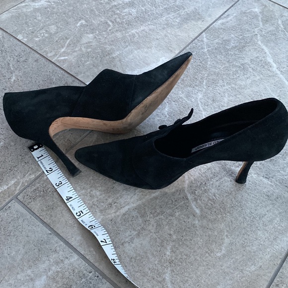 Manolo Blahnik Black Suede Pointed Toe Leather Heels With Button Detail Size 7.5 - Picture 3 of 7